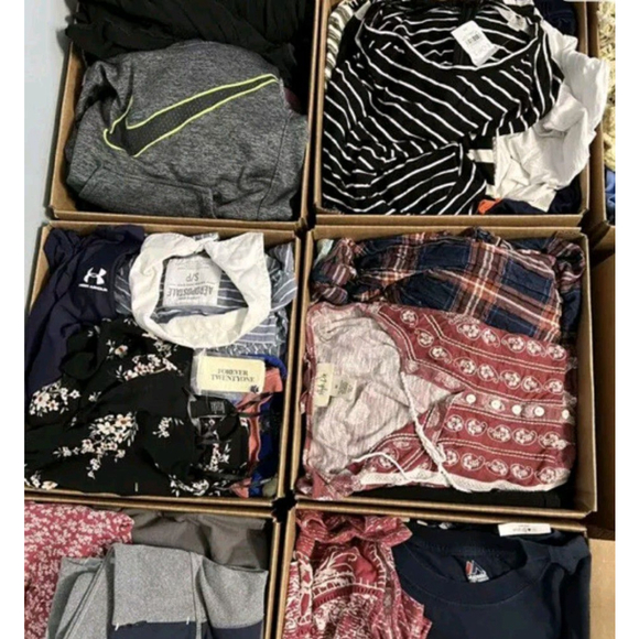 50 piece Plus Size Womens Reseller Box Wholesale Bundle Great Styles & Brands - Picture 4 of 7